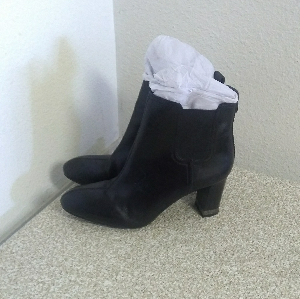 Tory Burch Black Leather Heeled Ankle Boots - Picture 5 of 8